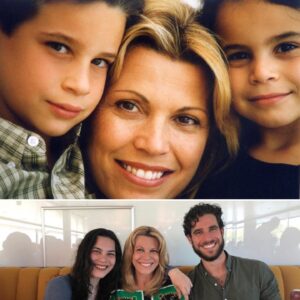 Vanna White Instagram - Happy Mother’s Day to all the wonderful moms in the world! Enjoy your special day! ❤️