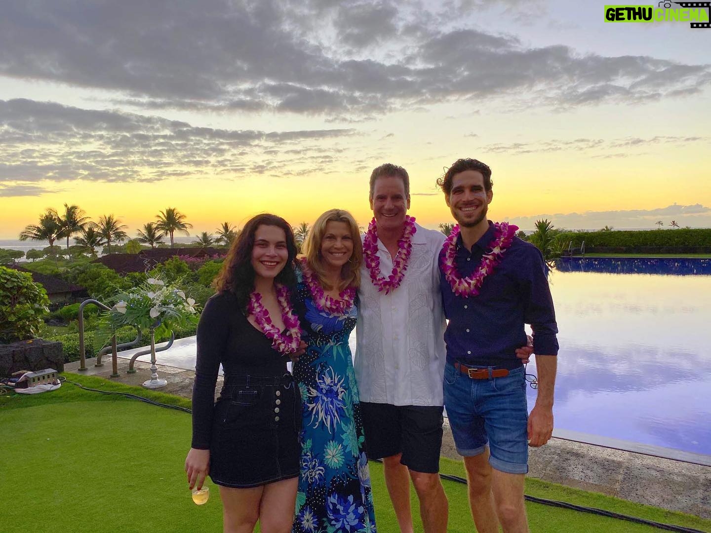 Vanna White - 6.8K Likes - Happy New Year from our family to yours! #2020