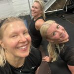 Vappu Pimiä Instagram - Viikon aloitus Kikun ja Memmun @kirsialmsiira @mervikallio satujumpassa! Tuli hiki ja oli niin kivaa, pian uudestaan!😍👌💪