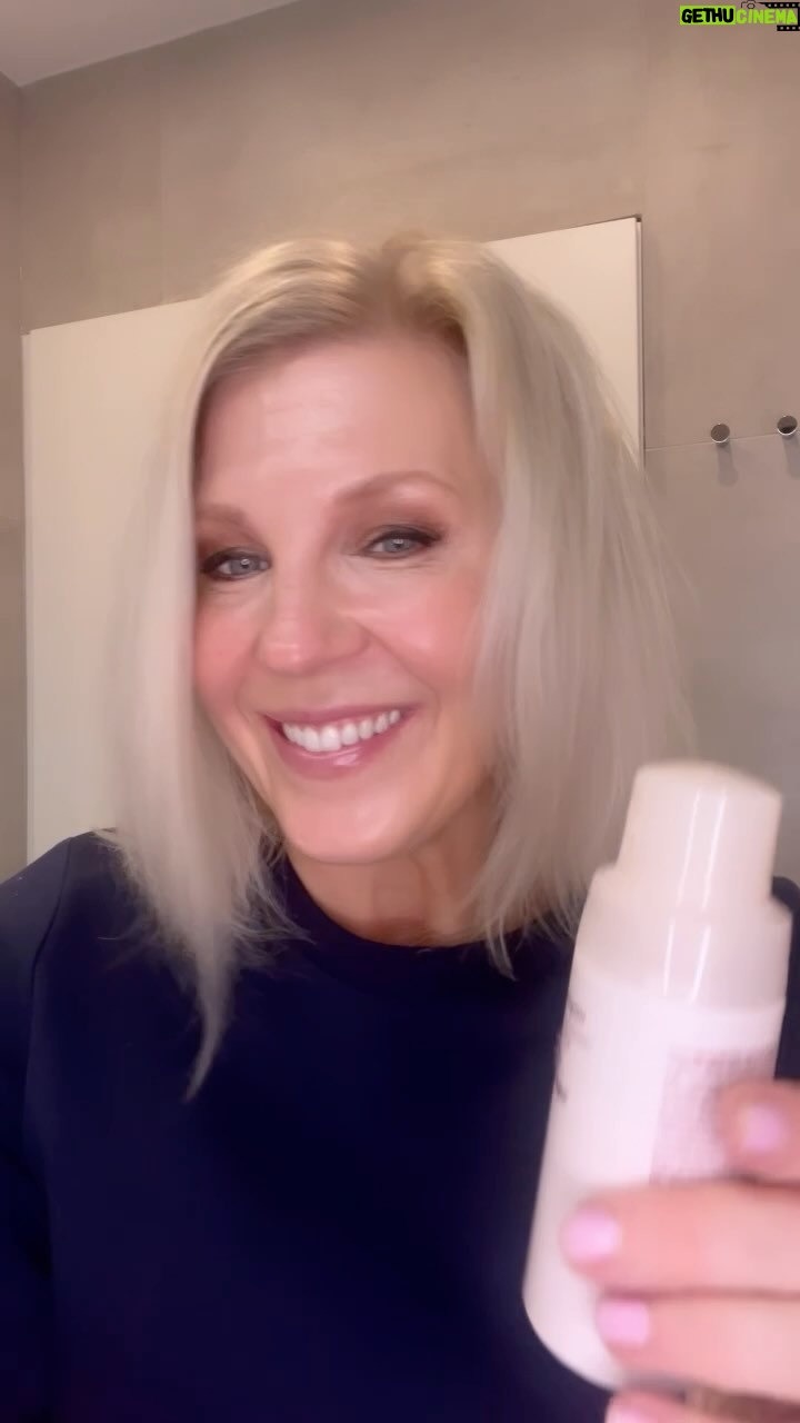 Vappu Pimiä Instagram - Kaupallinen yhteistyö @hairlust Koodilla PIMIÄ20 saat nyt koko Hairlustin valikoimasta 20% alennusta. Koodi on voimassa 30.4.2024 asti. Tässä näet miten hiuksiin saa kunnolla volyymia Hairlustin tuotteilla. Stooreista ja biosta löydät linkin tuotteisiin. #hairlust