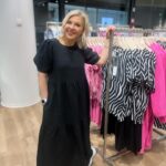 Vappu Pimiä Instagram - Kaupallinen yhteistyö @nanso1921 Meillä oli Nanson kanssa eilen mahtava live, jonka tallenteen löydät edellisestä postauksesta. Muistuttelen vielä, että alekoodi: VAPPU25 on voimassa nyt sunnuntaihin 5.5.24 asti ja sillä saat -25% alennusta kaikista normaalihintaisista Nanson ja Voguen tuotteista. Ja koodi toimii sekä verkkokaupassa että myymälöissä. Kuvissa ja stooreissa näet mun suosikkeja tarkemmat tiedot esim mitä kokoa käytän yms löytyy eilisestä liven tallenteesta. Biosta ja stooreista löydät linkin suoraan mun suosikkeihin. Kannattaa toimia nopeasti sillä suositut koot tuppaa myymään nopeasti loppuun!❤️ #nanso #nanso1921 #ootd
