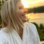 Vappu Pimiä Instagram – Paljon olette kyselleet alekoodia mun ja @jokipiinpellava #vappusaunassa ja #vappukeittiossa tuotteisiin. Nyt saan tarjota koodilla: TOUKO20 -20% alennusta kaikista Jokipiin Pellavan verkkokaupan tuotteista! Kylpytakki on esimerkiksi laadukas ja taatusti kestävä lahja vaikka valmistuvalle tai hääparille. Ja laudeliinat sekä keittiö- tai kylpypyyhkeet ovat oiva tuliainen mökille tai juhannuslahjaksi. Kaikki tuotteet valmistetaan Suomessa Jokipiissä ja ne vain paranevat käytössä eli näistä saat taatusti kestävän ja laadukkaan lahjan. Alekoodi on voimassa 31.5.24 asti ja myös toimituskulut saat nyt maksutta. Ostoksille pääset bion tai stoorien linkistä.💯❤️ #jokipiinpellava #madeinfinland #pellava #pellavatekstiilit #linen