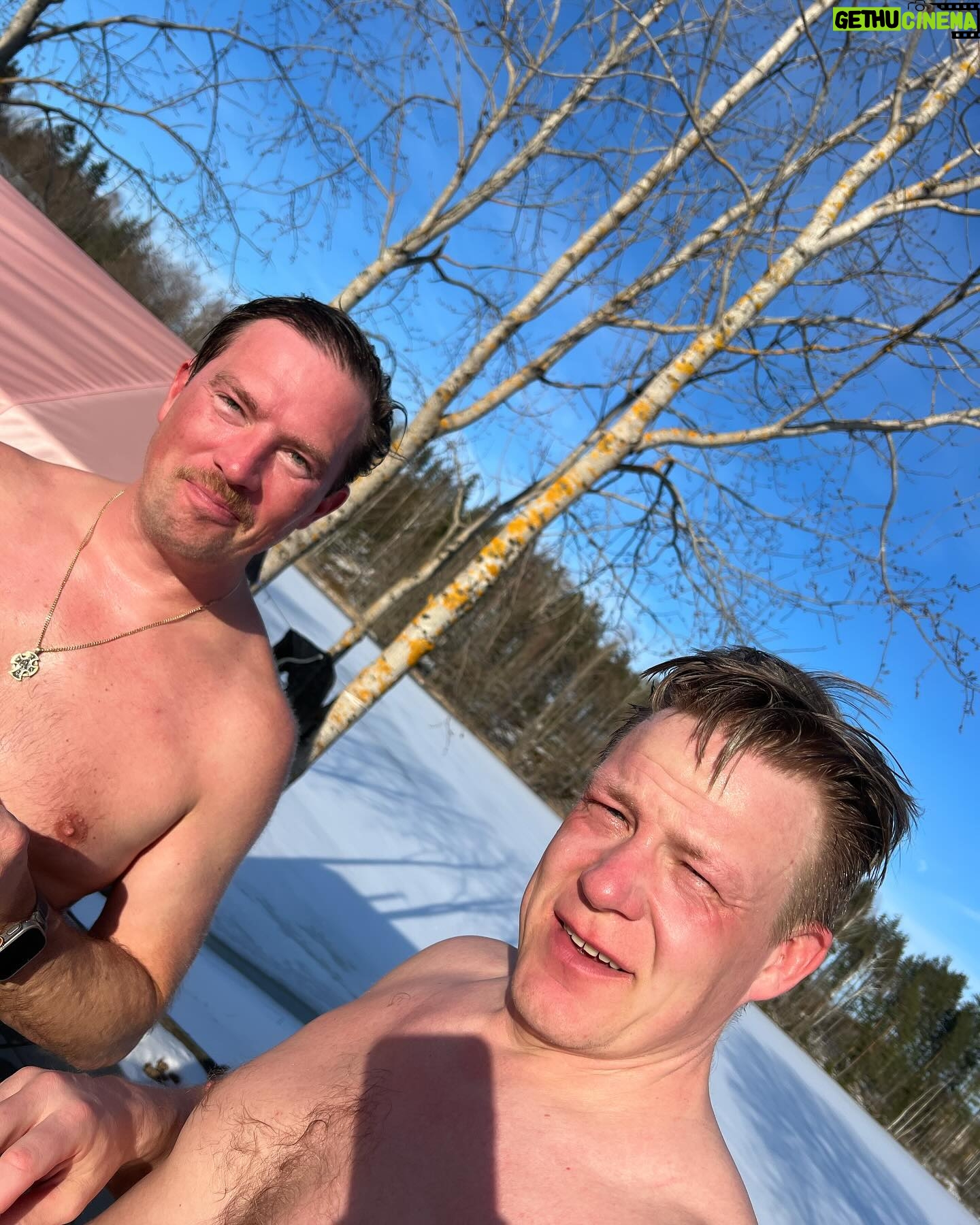 Vappu Pimiä Instagram - Ihana mökkiviikonloppu ystävien kanssa! Kiitos rakkaat @susavalvio @juhavalvio jälleen seurasta ja jutuista, joista ei koskaan naurua puutu!❤️❤️🙏🙏Pääsin tänään myös testaamaan tyttöjen rakentaman majan makuuhuoneen, oli tosi hyvin ilmastoitu ja rauhallinen😅🥰😍👌#mökkilife #visitsalo #friendsandfamily