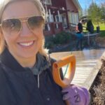 Vappu Pimiä Instagram - Täydellinen lauantai Metsoloiden tapaan!😅🥰🌱🌞🙏 #mökkilife #kevät #pihahommia