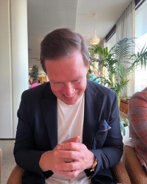 Vappu Pimiä Instagram - Vappuaatto toooosi monen vuoden jälkeen Helsingissä, olipa kivaa! Kitos @iijackson mahtavista bileistä!🥂🥳🙏 #vappu #vappuaatto