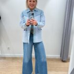 Vappu Pimiä Instagram – Kaupallinen yhteistyö @nordicnutritionist 
Meillä on ollut ihanan ravintoterapeutti Sonian kanssa reilut puoli vuotta ravintoon keskittyvä projekti. Kun aloitimme, sanoin Sonialle, että olen hedonisti, joka rakastaa ruokaa, enkä halua kieltää itseltäni mitään tai elää puritaanista tylsää elämää. Olinkin iloinen, kun hän totesi,että mistään ei tarvitse kokonaan luopua. Alkukartoituksen jälkeen ilahdutti, kun Sonia totesi minulla olevan harvinaisen terve suhtautuminen ruokaan. 
Hän halusikin painottaa sitä kun treenaan paljon ja työ on vaihtelevaa, että saisin maksimaalisen hyödyn ravinnosta, jotta jaksan! 
Itse totesin, että sen jälkeen kun täytin 40 vuotta on painoni lisääntynyt kg per vuosi vauhtia ja minua ei haittaisi jos sen saisi pysäytettyä, vaikka ei se ole mikään ongelma ollutkaan, mutta en kuitenkaan halua joka vuosi napata uutta kiloa kroppaan. Joten muutaman kg painonpudotus ei haittaisi.
Mitä muutettiin:
Suurimmat muutokset olivat, että lisäsin entisestään kasviksia joka aterialle. Arkisin leipä-munakas aamiainen vaihtui suurelta osin vihersmoothieen ja kun ennen saatoin syödä iltapalan tosi myöhään, käänsin ruokarytmiä niin, että pyrin olemaan syömättä 12-13h vuorokaudesta. Ensimmäisen kk ajan välttelin sokeria, mutta sen jälkeen en. Kaikkea olen syönyt pastasta  leipään ja kermasta sokeriin, mutta olen syönyt niitä vähän vähemmän kuin ennen ja entistä enemmän kasviksia. Sain Sonialta joka kk uuden menuehdotuksen, mitä en noudattanut orjallisesti, mutta se tarjosi ideoita ja vinkkejä paljon.
Mitä sitten tapahtui:
Treenini alkoivat kulkea entistä paremmin, uni parani entisestään. Olen huomannut, että vaikka en koskaan ole ollut mikään suursyömäri, on annoskokoni pienentyneet kuin itsestään ja enää en esimerkiksi voi syödä makeaa yhtä paljon kun ennen ja toisaalta myös tosi suolaiset jutut on jääneet vähemmälle. Painokin on tippunut puolen vuoden aikana 7kg. Suurin oivallus on ollut, että pienillä valinnoilla on iso merkitys!
Kiitos Sonia tästä hienosta matkasta ja kommenteissa sekä stooreissa kerron vielä Sonian palveluista, jos sinua kiinnostaa paremmin syöminen. @nordicnutritionist tili kannattaa ehdottomasti ottaa seurantaan!❤️🙏