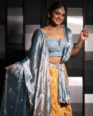Varshini Suresh Instagram - Eid Mubarak to all 🌙✨

#instadaily #eidmubarak #ramzanmubarak #ramdan #eid #love #peace #explore #explorepage #fyp #foryou #foryoupage #vijaytv #vijaytelevison #neenaankaadhal #varshinisuresh