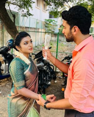Varshini Suresh Instagram - PoV: Raghav surrenders to Abi 😉😌

#vijaytv #neenaankaadhal #love #serial #raghav #varshinisuresh #abi #viral #explore #explorepage