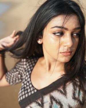 Varshini Suresh Instagram - 🌻

📸 @frames_by_christo_ 

#instadaily #instagood #instalike #photography #beach #beachphotography #saree #love #trending #instagram #instamood #instafashion #instalove #instaphoto #picoftheday #photooftheday #photoshoot #pics #outdoorphotography #igers #explore #explorepage #viral #fyp #foryou #foryoupage #ootd #outfitoftheday #varshinisuresh #neenaankaadhal