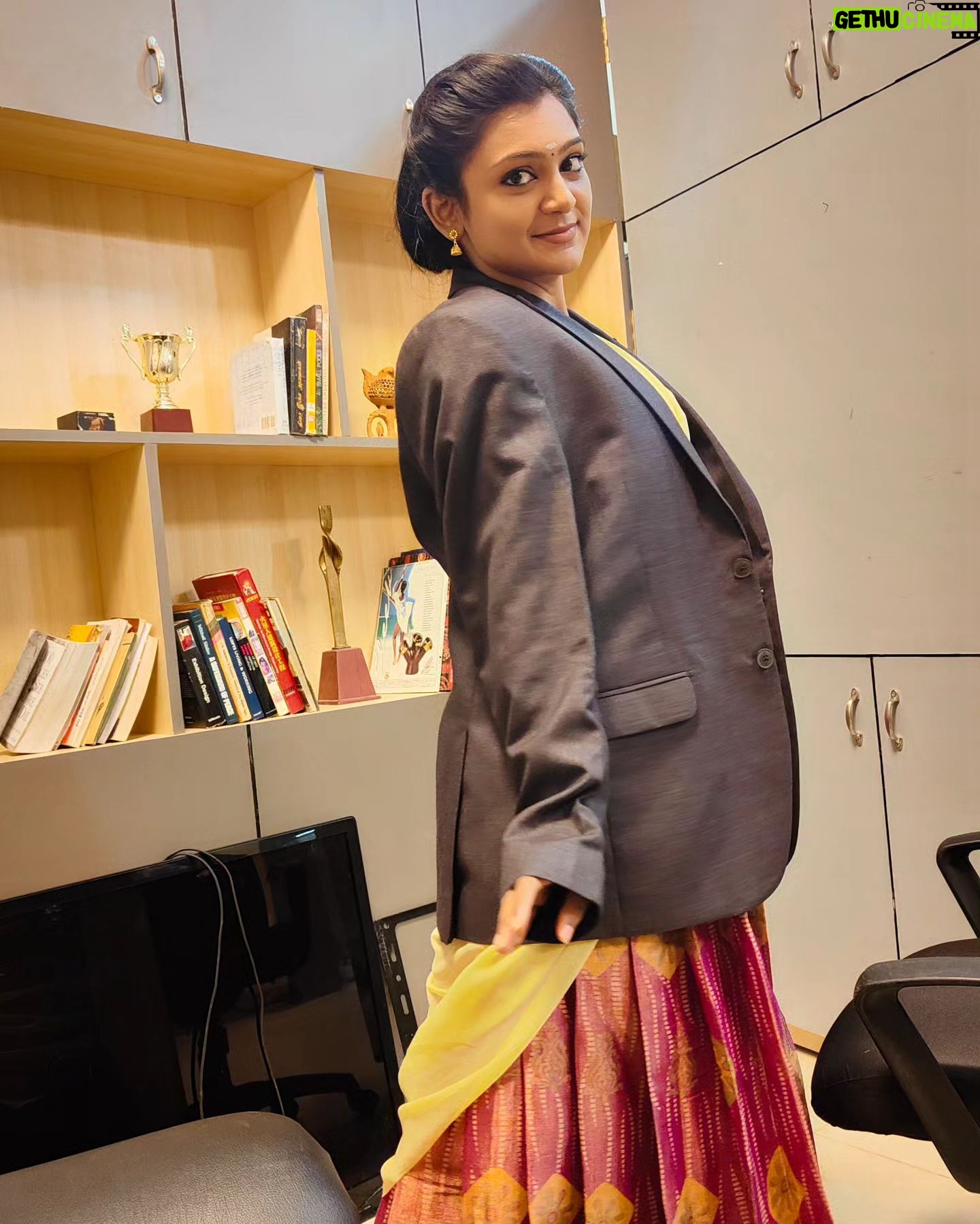 Varshini Suresh - 11.9K Likes - Happy Birthday dear @varshinisureshoffl . May you have amazing years ahead just like how you want it. Be yourself and stay awesome 🤩💕🥰
PS : You're lucky I didn't take any candid moments of urs like how you did 😏 Next time you'll get it.
#birthday #birthdaygirl #celebration #actor #troll #chennai #vijaytv #nnk #neenaankaadhal #heroine #hero