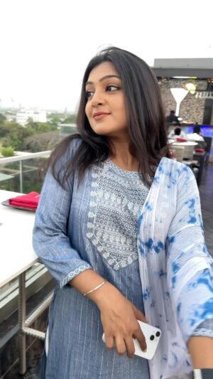 Varshini Suresh Instagram - Yaar avano 👀🦋

#reels #trending #gilli #vijay #trisha #love #explore #explorepage #viral #newreels #instadaily #coimbatore