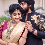Vasanthi Krishnan Instagram - Happy Sankranti🪁🪁 . . . Jewellery @emmadi_silver_jewellery Saree @srikrishnasilk Desginer @suchys_design_studio Hairstylist @hairstylistsaii #instragram #vasanthikrishnan #sareelove #bigbosstelugu6 #zeetelugu #event #sankarnthisambaralu #zee5 #couplegoals