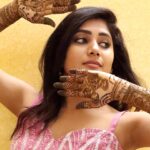 Vasanthi Krishnan Instagram - Mehendi from hand to heart ❤️ Let’s create memories 🧿🫶😍 . . . Mehendi artist @maneesha_mehendi_studio 🫰🏻🌹 Dress designer @ushas.couture 🫶 #pk #vk #instragram #vasanthikrishnan #cutememories #letsfillthememoryboxsomemore #vk #bigboss #telugu #cutestyle #desginerwear #cutepie #heart❤︎