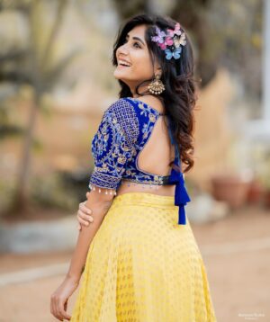 Vasanthi Krishnan Instagram - 🦋🦋🦋🦋🦋🦋
.
.
.
Photography @akhileshrupaji 

#instragram #vk #pk #cuteone #dancelife #nethoney_nethoney_❤️🥰 #dance #bbjodi #vasanthikrishnan #butterfly #southindianjewellery