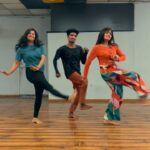 Vasanthi Krishnan Instagram - Attala vuntadi manathoni 🤣🤣🤣 Dancers vs non dancer 🤪💃🤣🤣 . . . #instragram #nethoney_nethoney_❤️🥰 #bbjodi #cuteone #vk #vasanthikrishnan #pk #janasainika_kalyan #trending . #nethoney2