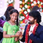 Vasanthi Krishnan Instagram - Okay beautiful Ammai naku flower ichindhi ❤️ #instragram #picoftheday #instapost #instadaily #instalike #instamood #outfitpost #nature #life #insta #instagood #fyp #fashion #star #pawankalyan47 #nature #life #love #fyp #fashion #india #telugu #tollywood #movie #style
