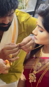Vasanthi Krishnan Instagram - Some times small memories cover Large part of our heart’s ❤️🥺 Cute one 🫶🫰🏻 Anta kottaga vundi 😂😂😅 . . . . @pawan_kalyan47 ❤️😘😘😘😍 #pk#vk #vasanthicreations #cuteone #marriagelife #tradition #southindianlook❤ #memories #cutememories😍❤✌ #vk #pk #bigbosstelugu #teluguammayi❤️❤️❤️