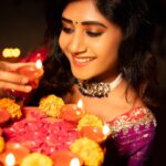 Vasanthi Krishnan Instagram - Let each Diya you light bring a glow of happiness on your face and Enlighten your soul❤️❤️❤️ 🪔🪔HAPPY DIWALI 🪔🪔 To All my Instagram family . . . Outfit: @navyasri_mandava Mua: @srujanas_contour Jewelry: @shubampearls Water sensor diyas: @sushmanugiftgallery Click by: @suresh_upputuri #instragram #vasanthikrishnan #bbjodi #bigbosstelugu #diwaligifts #diwalivibes✨ #diwali #festivecollection #diwali💥 #bigbosstelugu #festivewear #desginerwear