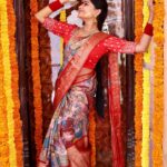 Vasanthi Krishnan Instagram – Pelli kuthuru @vasanthi__krishnan ❤️❤️❤️❤️

Penkalamkari Handpainted & Handdrawn Kanchi Pattu Saree 

#vasanthikrishnan #pellikuthuru #ushascouture #penkalamkari #kanchipattu #kanchipattusaree #bride #reels #ootd #bridalwear #nalugu #bridaloutfit