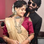 Vasanthi Krishnan Instagram - Happy Sankranti🪁🪁 . . . Jewellery @emmadi_silver_jewellery Saree @srikrishnasilk Desginer @suchys_design_studio Hairstylist @hairstylistsaii #instragram #vasanthikrishnan #sareelove #bigbosstelugu6 #zeetelugu #event #sankarnthisambaralu #zee5 #couplegoals