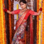 Vasanthi Krishnan Instagram - Pelli kuthuru @vasanthi__krishnan ❤️❤️❤️❤️ Penkalamkari Handpainted & Handdrawn Kanchi Pattu Saree #vasanthikrishnan #pellikuthuru #ushascouture #penkalamkari #kanchipattu #kanchipattusaree #bride #reels #ootd #bridalwear #nalugu #bridaloutfit