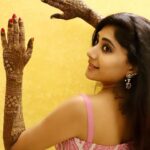 Vasanthi Krishnan Instagram - Mehendi from hand to heart ❤️ Let’s create memories 🧿🫶😍 . . . Mehendi artist @maneesha_mehendi_studio 🫰🏻🌹 Dress designer @ushas.couture 🫶 #pk #vk #instragram #vasanthikrishnan #cutememories #letsfillthememoryboxsomemore #vk #bigboss #telugu #cutestyle #desginerwear #cutepie #heart❤︎