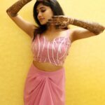Vasanthi Krishnan Instagram - Mehendi from hand to heart ❤️ Let’s create memories 🧿🫶😍 . . . Mehendi artist @maneesha_mehendi_studio 🫰🏻🌹 Dress designer @ushas.couture 🫶 #pk #vk #instragram #vasanthikrishnan #cutememories #letsfillthememoryboxsomemore #vk #bigboss #telugu #cutestyle #desginerwear #cutepie #heart❤︎