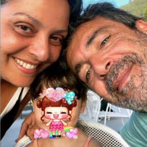 Vasiliki Andritsou Instagram - Ποσο πιο καλό μήνα να ευχηθούμε???!!!!!❤️❤️❤️❤️❤️❤️ #οικογένεια #απολυτηευτυχια #οιανθρωποιμου #ανθενιαμου #αντρουλησμου #αυγουστος #καλοκαιριξεγνοιαστο #ελλαδαμου