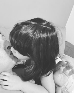 Vasiliki Andritsou Instagram - Τα πιο ωραία Χρονια πολλά της ζωής μου💜 σε ευχαριστώ γλυκο μου παιδάκι ⭐️κόρη μου λατρεμένη🌹άνθος μου μοσχομυριστό🦋