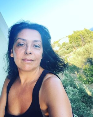 Vasiliki Andritsou Instagram - Παίρνει κι άλλο μαύρισμα???? Ναιιιιιιιιιιιιιι🩵🩷💙😍🥰💜