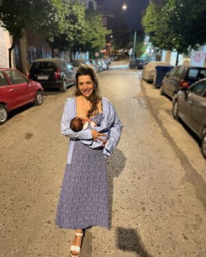 Vasiliki Troufakou Instagram - Νυχτοπερπατήματα.

#nocturne 
#newmom 
#brandnewbaby
