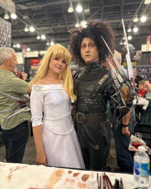 Ve Neill Instagram - Happy Sunday everyone thank you all for giving us such a bitchen Monsterpalooza! 
Thank you @stanwinstonschool and @legendsmakeupacademy 
Thank you to @stevelaporte_facemaker for being my my right hand man this weekend and thank you @chadhatter for your amazing costume work! 🖤🖤🖤