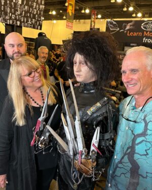 Ve Neill Instagram - Happy Sunday everyone thank you all for giving us such a bitchen Monsterpalooza! 
Thank you @stanwinstonschool and @legendsmakeupacademy 
Thank you to @stevelaporte_facemaker for being my my right hand man this weekend and thank you @chadhatter for your amazing costume work! 🖤🖤🖤