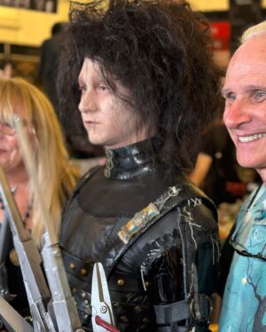Ve Neill Instagram - Happy Sunday everyone thank you all for giving us such a bitchen Monsterpalooza! 
Thank you @stanwinstonschool and @legendsmakeupacademy 
Thank you to @stevelaporte_facemaker for being my my right hand man this weekend and thank you @chadhatter for your amazing costume work! 🖤🖤🖤