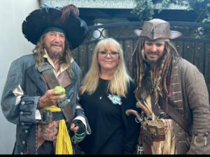 Ve Neill Instagram - Thank you to all who came by our booth @monsterpaloozaofficial to check out our school @legendsmakeupacademy demo of 12 pirates from Pirates of the Caribbean 🤍 The students and I had so much fun creating these characters and I hope you enjoyed watching them just as much! See yall tomorrow! Arghhh 🏴‍☠️ 🖤