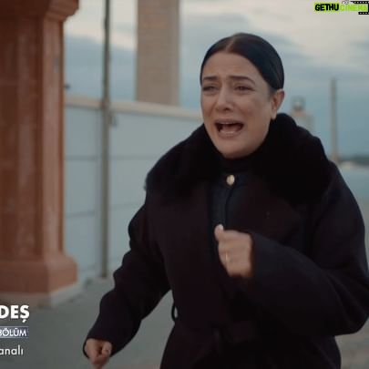 Veda Yurtsever Instagram - Aaaahhh neler olacak neler, hadi koyun çayı, geliyoruuuuzzz🥰🙏 @uckizkardestvdizisi @kanald @surecfilm #üçkızkardeş #üçkızkardeş