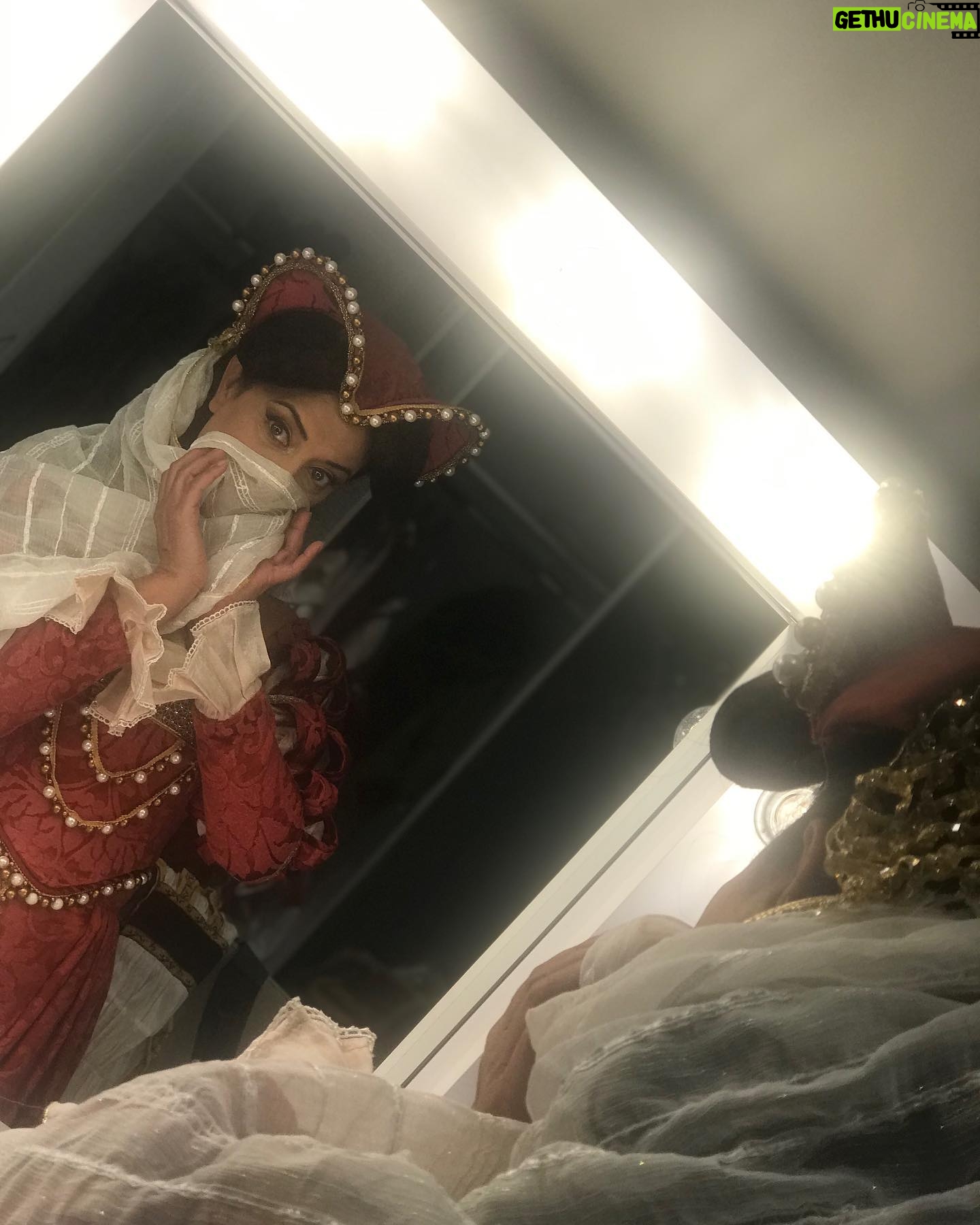 Veda Yurtsever Instagram - 27 Mart Dünya Tiyatrolar günümüz kutlu olsun …🥰🦋🎭 #27martdünyatiyatrolargünü