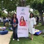 Veda Yurtsever Instagram - Dün Sayra-Çınar vakfı yararına düzenlenen festivale misafir oldum, öncelikle tanıştığım, tanıdığım ve kucaklaştığım herkese çok teşekkür ediyorum. Vakfı duymamış olabilirsiniz ama İzmir depreminin nerdeyse simgesi olan ikizler hepinizin hafızasında duruyordur. Anne @tulin_batmaz dünyanın en büyük acısı kabul edilen bu kayıp haliyle başa çıkabilmenin çok kıymetli bir yolunu bulmuş; başka insanlara, başka hayatlara, başka acılara dokunmak… Kurduğu @sayracinar vakfıyla sayısız öğrenciye ulaşıyor #iyilikikizimprojesiyle . Bu proje destekçilerle büyüyüp yayılacak elbette. Ben orda çalışan hem de canla başla çalışan gönüllüleri görünce bir kez daha inandım ; bu dünya dönüyorsa gönüllülerin yüzü suyu hürmetine 🙏❤️ @sayracinar hesabının üstünde duran linkten bağışta bulunabilir, üye olabilir, kampanyalara katılabilirsiniz. Azı-çoğu yok bu işin, her ay sadece 35 lira gönderen bir bağışçısı olduğunu bilirsek ne demek istediğim daha net anlaşılır, o kadarı bile kalp ısıtıyor. Tülin’e ayakta kalması için bi omuz da siz uzatın, biliyorum ki iyilik yapmak insanın kendisini de iyileştirir…🌹🐬