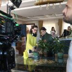 Veda Yurtsever Instagram - Akşam 20:00’ de bi ıhlamur falan yapın, oturup bizi izleyin, çok soğuk dışarısı çıkmayın🤪🙏❤️ @uckizkardestvdizisi @surecfilm @kanald #üçkızkardeş #üçkızkardeş #dizi