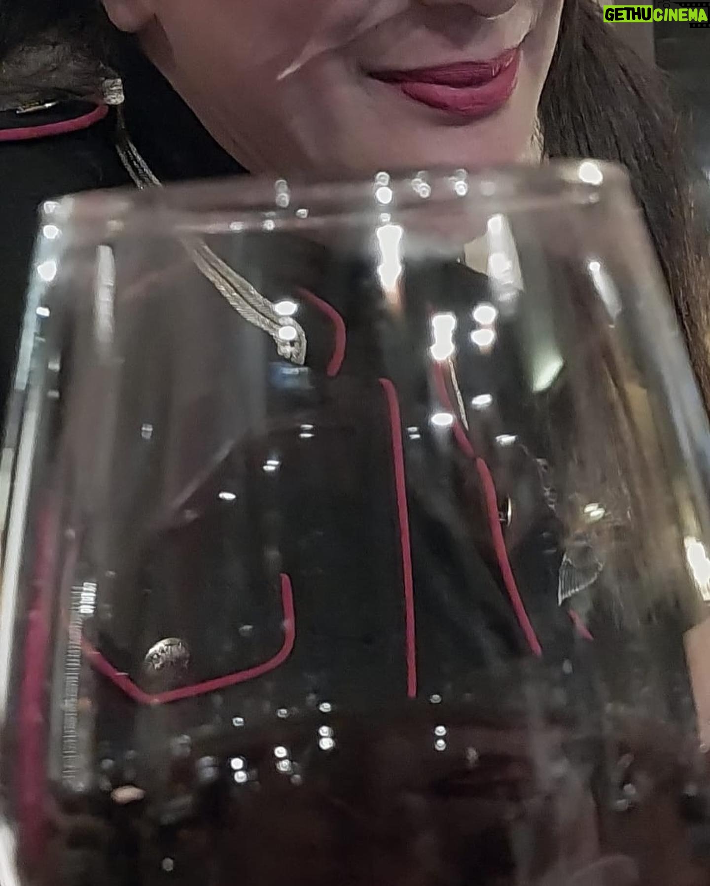 Veda Yurtsever Instagram - Ayvalık’ta @cafe_le_petit günlükleri ; şahane mekan, mekandan güzel insanlarıyla yeni sığınağım, şükür rastlantılara o zaman🙏❤️💃🏿