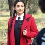 Veda Yurtsever Instagram – Yetenekli , genç hanım bu gece dizimize giriş yapıyor, kim olduğunu merak ediniz zira daha da derinleştirecek dizimizin hikayesini. Hem uzun zamandır benim de heyecanla beklediğim bir hikayeye giriş yapılacağı için hem de bu ( benim için) çok kıymetli rolu böyle kabiliyetli bir oyuncuya emanet ettiğimiz için çok mutluyum…Şahane olacak🦋🧿 Hoş geldin @crnksm ❤️😻 @uckizkardestvdizisi @kanald @surecfilm  @iincigundogdu @edateksoz @sevgiyilmaz @zilufer 👏🧿❤️