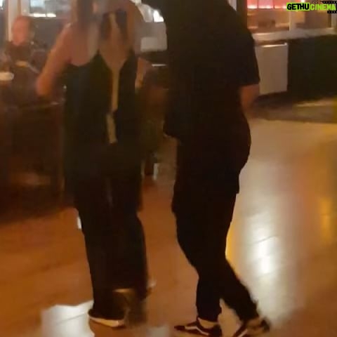 Veda Yurtsever Instagram - İlk Bachata dersim olduğuna inanmadı @ozkansevgi35 , Dünya Dans Yarışması’na katılacaz❤️🙏