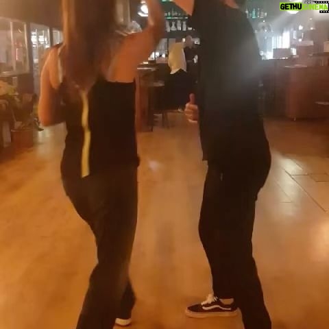 Veda Yurtsever Instagram - İlk Bachata dersim olduğuna inanmadı @ozkansevgi35 , Dünya Dans Yarışması’na katılacaz❤️🙏