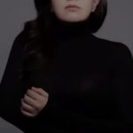 Veda Yurtsever Instagram - Sevgili dostlar; Sıvas Katliamının otuzuncu yılında Ada Müzik’ten Behçet Aysan Şiirlerinden Şarkılar “Yanık Ağıt” albümü çıkıyor! 2 Temmuz 1993’te Sıvas katliamında öldürülen şair - doktor Behçet Aysan anısına, şiirlerinden bestelenen şarkılardan oluşan “Yanık Ağıt” albümü “Ada Müzik” etiketiyle çıkıyor. Müzik Direktörlüğünü Çiğdem Erken’in üstlendiği,“Yanık Ağıt”ta Behçet Aysan şiirlerinden bestelenen 16 şarkı yer alıyor. Albüme adını veren “Yanık Ağıt” şiirinin bestesi de yine Çiğdem Erken’e ait. Fazıl Say, bugüne kadar Sıvas katliamının belleklerden silinmemesi adına sanatsal yolculuğunu sürdürüyor. Albümde, Behçet Aysan şiirinden bestelediği “Rüzgar Rüzgarla Konuşur” da yer alıyor. Ayrıca Say’ın oda operası Ses’ten “Bir Bahar Dalıyla” da dinleyiciye sunuluyor. Albümde çok sayıda farklı müzik tarzlarından sanatçı Behçet Aysan şiirlerini yorumluyor: Zuhal Olcay, Güvenç Dağüstün- Ece Dağistan, Tuna Kiremitçi- Burcu Tatlıses, Doğan Duru, Vedat Sakman, Umut Özensoy, Dilek Türkan, Deniz Çakır, Selva Erdener, Selçuk Sami Cingi, Mirady, Zeynep Karababa- Erdal Erzincan, Mazlum Çimen ve Bajar… “Yanık Ağıt” aynı zamanda, Sıvas katliamının 30. yılında, yitirdiklerimize bir saygı duruşu niteliğini taşıyor. Ayrıca ülkemizde yapılan az sayıdaki şiiri onurlandıran çalışmalardan biri. “Behçet Aysan Şiirlerinden Şarkılar – Yanık Ağıt” 30 Haziran gecesi bütün dijital platformlarda…