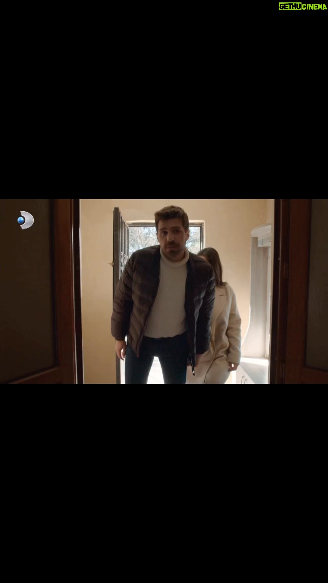 Veda Yurtsever Instagram - Bu akşam gelsenize yeni evimize, bazı sırları açıklıyoruz😻🦋 #üçkızkardeş #uckizkardes @uckizkardestvdizisi @surecfilm @kanald