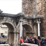 Veda Yurtsever Instagram – Antalya günlüklerim;)) Arşiv niyetine burda dursun, çekmeyi unuttuğum anlar ve kişiler oldu, üzüldüm… @bakussahne @ocinemre @ahsen.g.e  @hazalyurtseveralagul @alagulumut @hilal_aydin_ozcan Gözen @petekkarabulutstudio @okko_studio #devlettiyatroları #bale #uras ❤️ K.