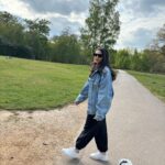 Vedika Pinto Instagram - Sunny England, dads oversized jacket and my baby Casper after 6 long years 🐶 life is good ☀️