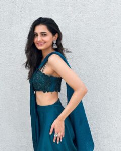 Vedika Pinto Instagram - waiting on the wind to turn my page 🌀 Styled by @nupur_p @gaurvivdesai