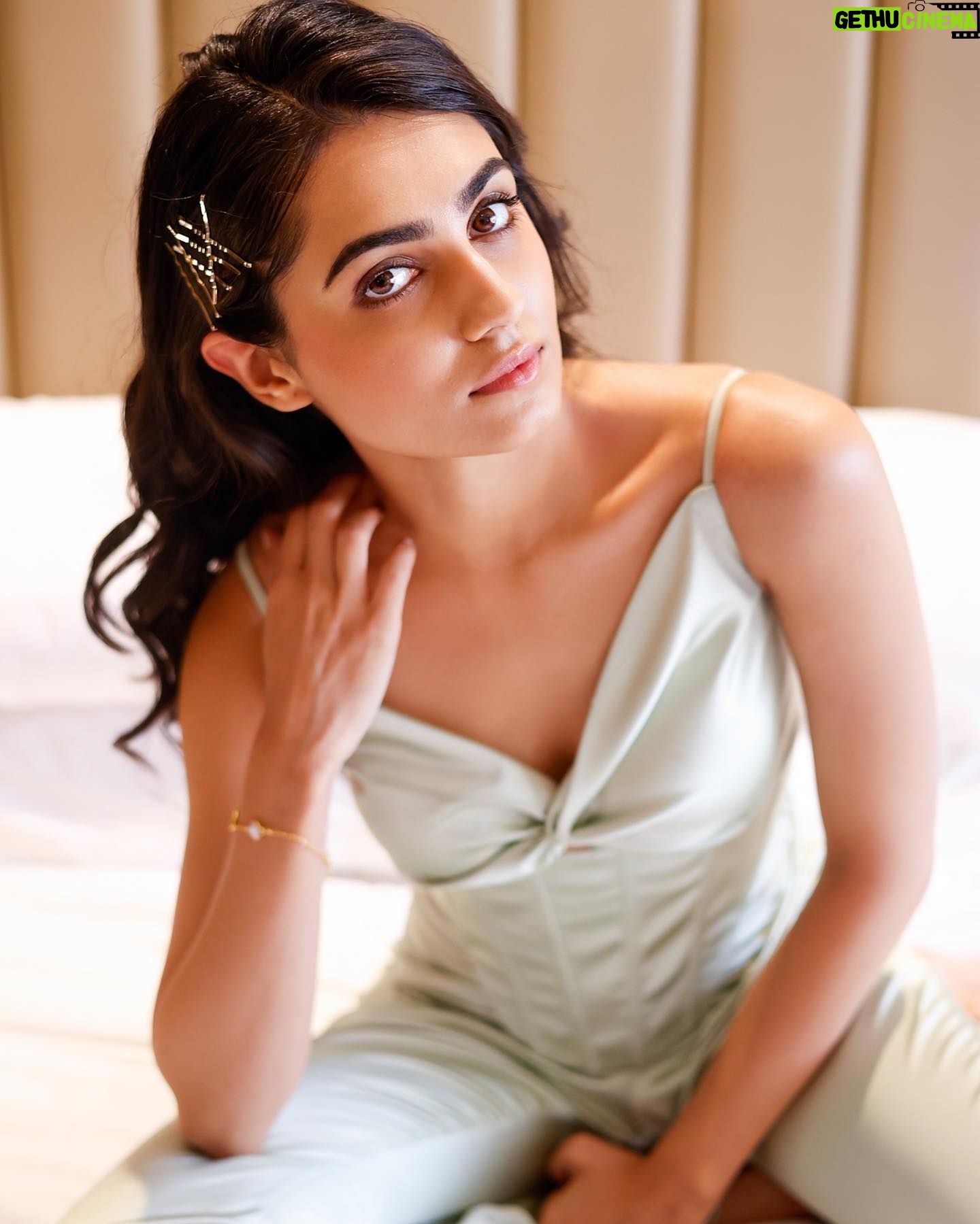 Vedika Pinto Instagram - got ready and got into bed #OperationRomeo in theatres, April 22nd π« Makeup - @makeupbysalonij Hair - @humera_shaikh19 Styled by - @twofoldstyles Photographer- @dinesh_ahuja Managed by - @viniyardfilms Outfit- @kayjaybykritika Bracelet- @azgaofficial