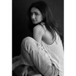 Vedika Pinto Instagram - @vedikapinto 🖤🤍 @savleenmanchanda @sheefajgilani @ayeshadevitre @jubinrajeshdesai #whitetseries